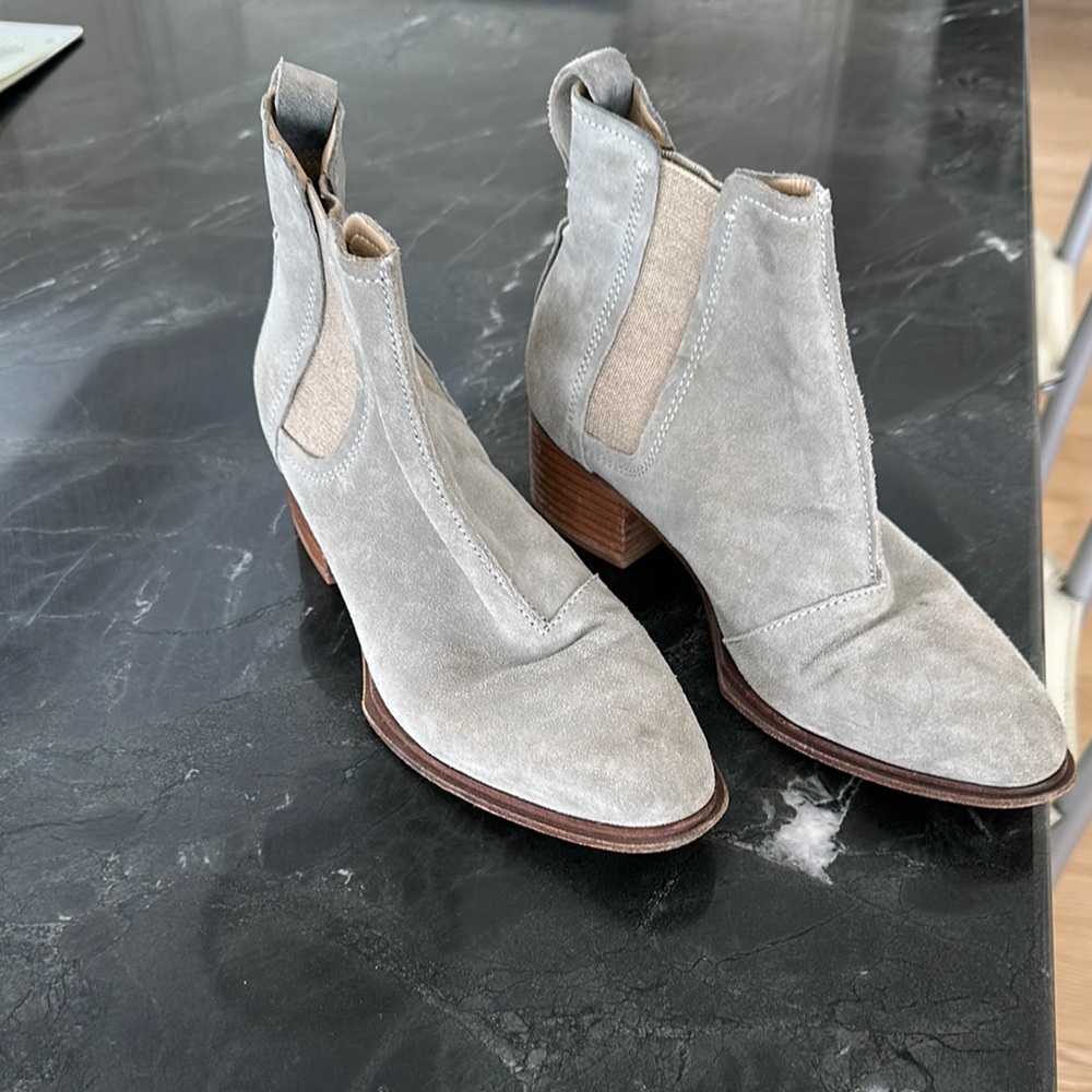 rag & bone Gray Ankle Boots with Pointed Toe and V-Shaped Opening